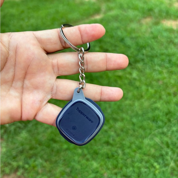 TUPPERWARE KEYCHAIN - Picture 2 of 4